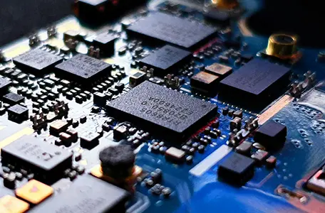 Панель керування автомобільною інформаційно-розважальною системою
